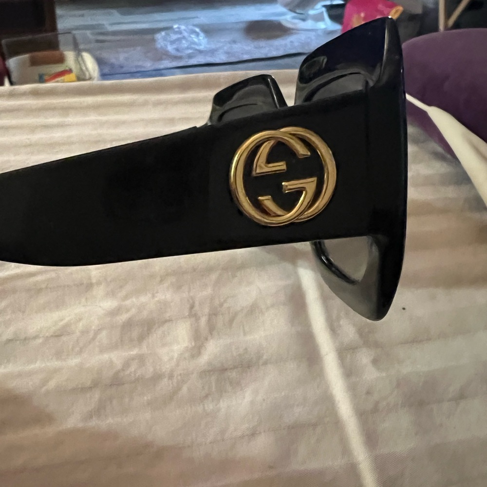 Gucci sunglasses with purple velour case and purple silk soft case. No scratches